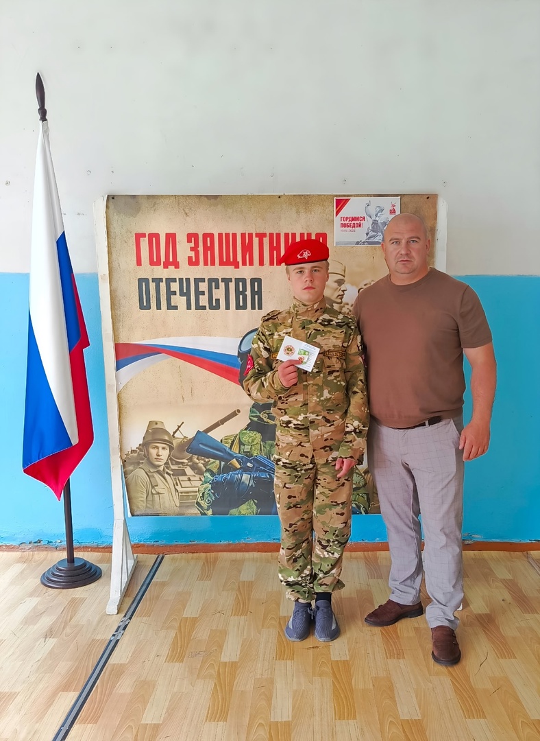 Юнармейское движение набирает популярность среди школьников всей страны. Юнармейцы участвуют в патриотическом воспитании, укрепляют физическую подготовку и развивают лидерские качества. Они активно занимаются спортом, изучают историю своей Родины и учатс.