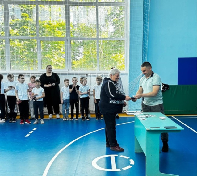 В Бабяковской основной общеобразовательной школе состоялось торжественное вручение знаков отличия Всероссийского физкультурно-спортивного комплекса «Готов к труду и обороне» (ГТО).. В Бабяковской основной общеобразовательной школе состоялось торжественное вручение знаков отличия Всероссийского физкультурно-спортивного комплекса «Готов к труду и обороне» (ГТО)..